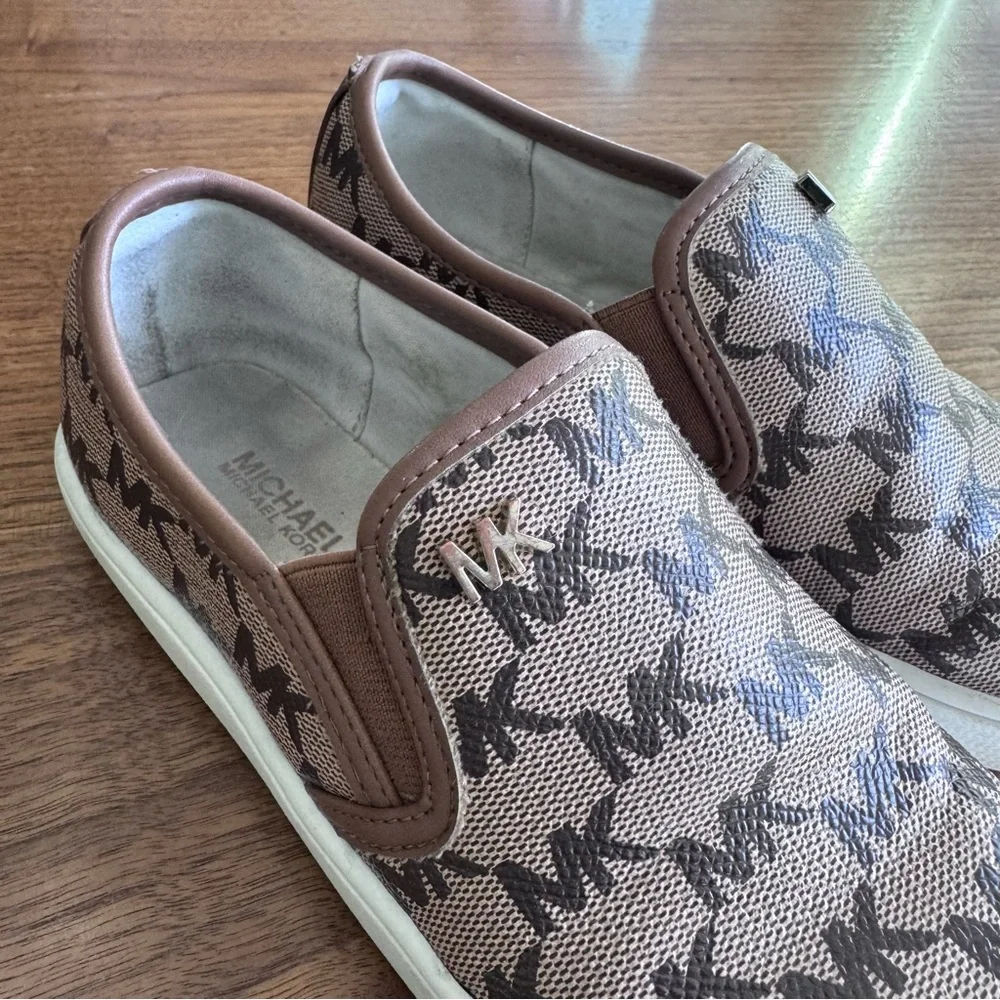 Michael Kors Kids Slip-On Girl’s Sneakers. Size 13 - Picture 4 of 11